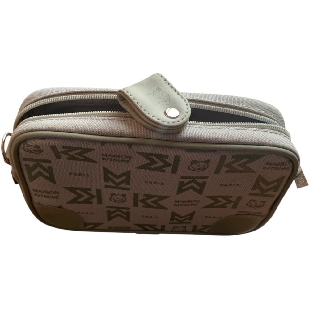 Brand New Maison Kitsuné Sage Green Colab Travel Bag With Strap & Accessories - Picture 10 of 11